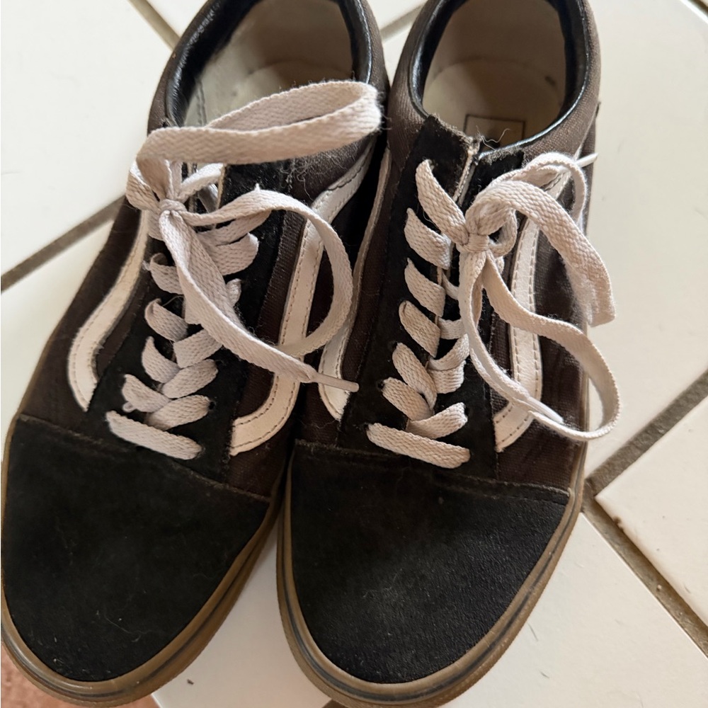 Vans - Picture 9 of 12